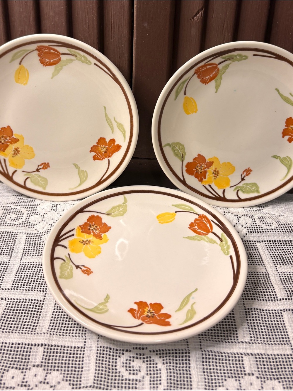 Vintage Summer Breeze Bread Appetizer 6 1/2 Inch Plates Beautiful Floral Pattern